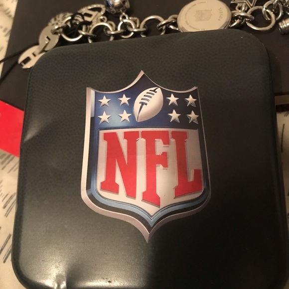 Fossil Dallas Cowboys charm bracelet watch - Picture 7 of 8